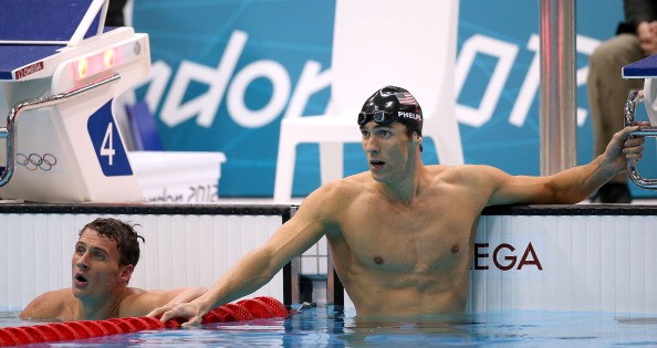 Ở chung kết 200m hỗn hợp nam, huyền thoại Olympic Michael Phelps giành được chiếc huy chương Olympic thứ 20 trong sự nghiệp khi vượt qua người đồng hương Ryan Lochte để đoạt HCV với thành tích 1'54.27.